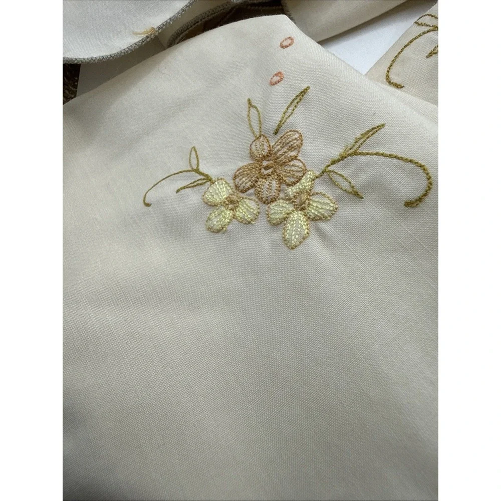Vintage Set of 8 Embroidered Linen Napkins Table Linens Decor 15